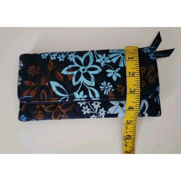 Vera‎ Bradley Women's Floral Quilted Magnetic Closure Wallet Tri Fold ID Window - Picture 5 of 6